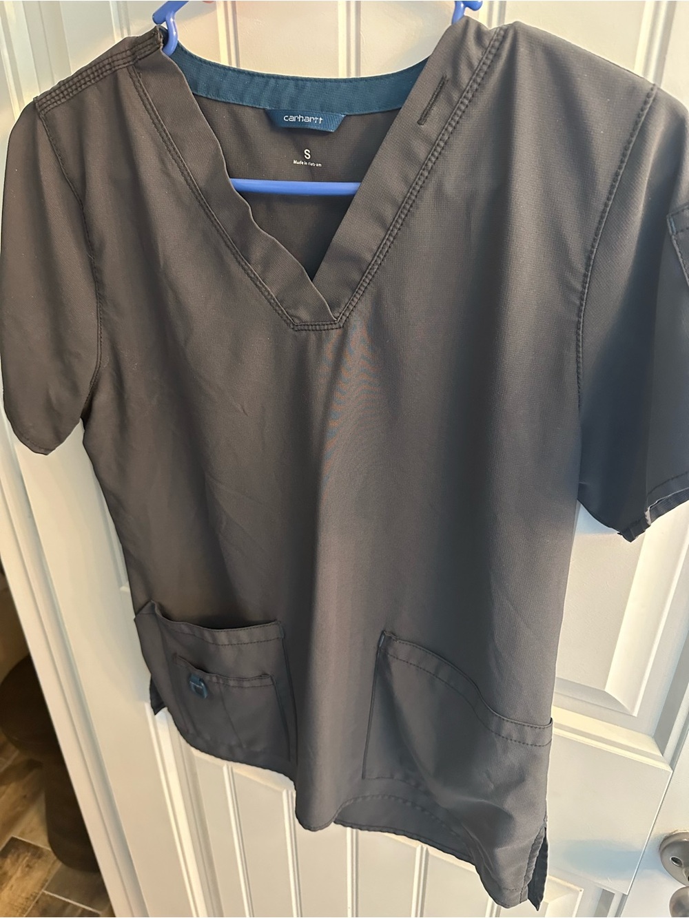 Carhartt Women's Gray Short-Sleeve V-Neck Scrub Top